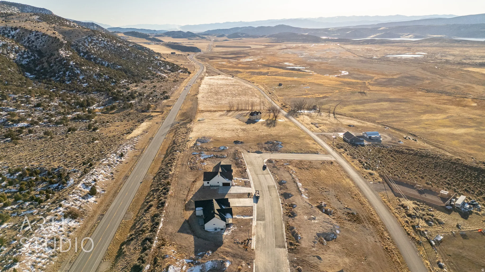 Aerial view of property's location featuring mountains and rural landscape