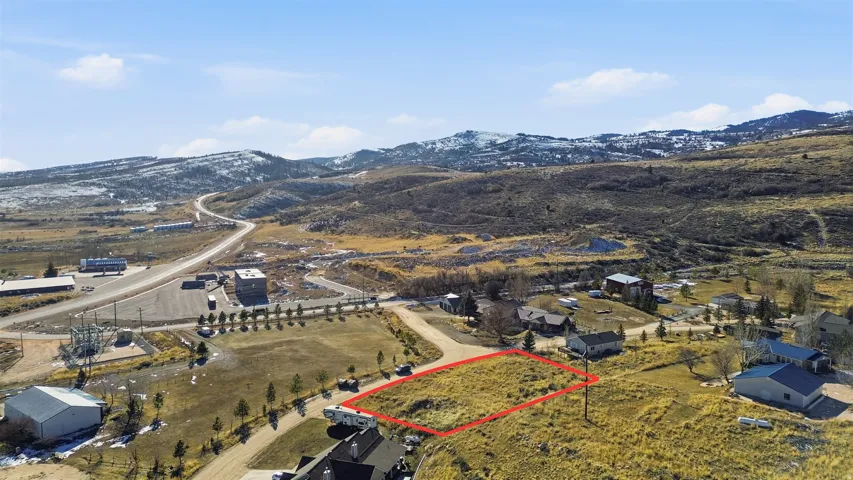 Aerial view of property and surrounding area featuring property boundaries highlighted and mountains