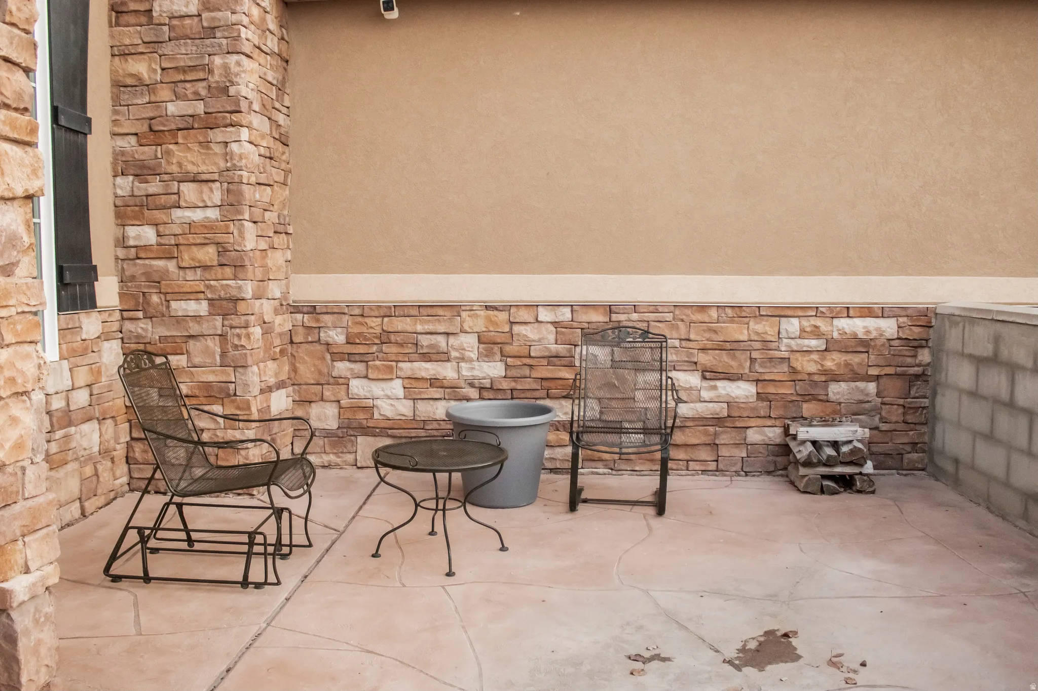 Outdoor front patio