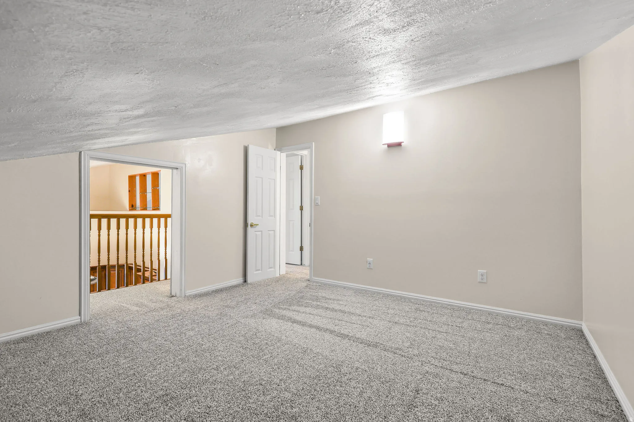 Bonus room opens to balcony overview