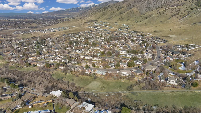 585 Maple Hollow Ln, Providence, Utah 84332