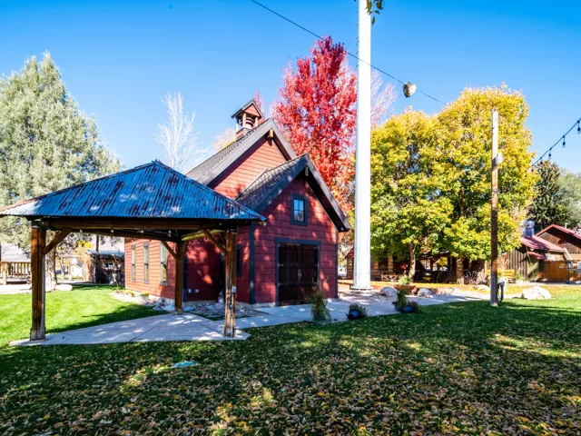 237 S 7400 E, Huntsville, Utah 84317