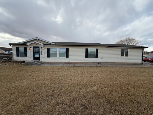 Single story home with a front lawn