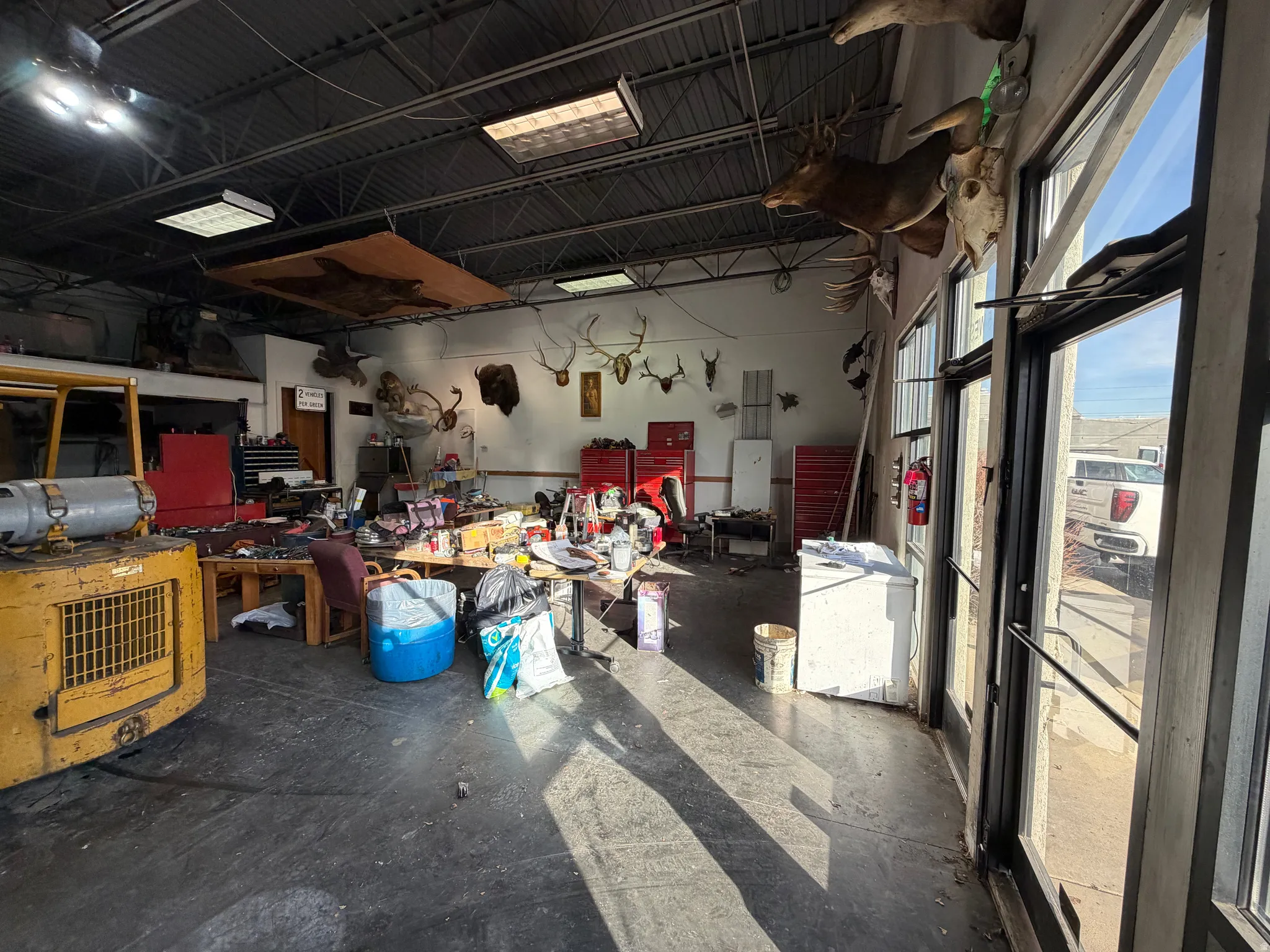 Miscellaneous room with a workshop area