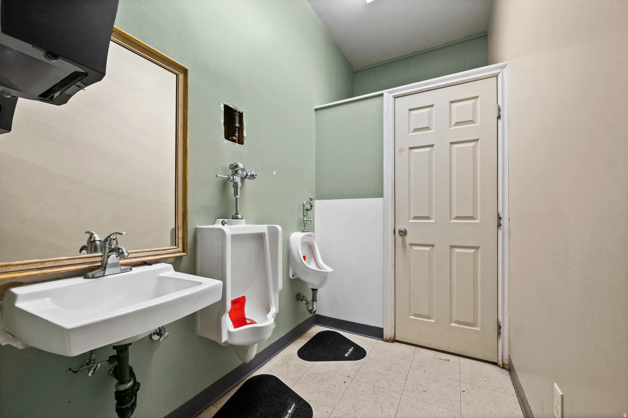 Bathroom with light floors and a sink