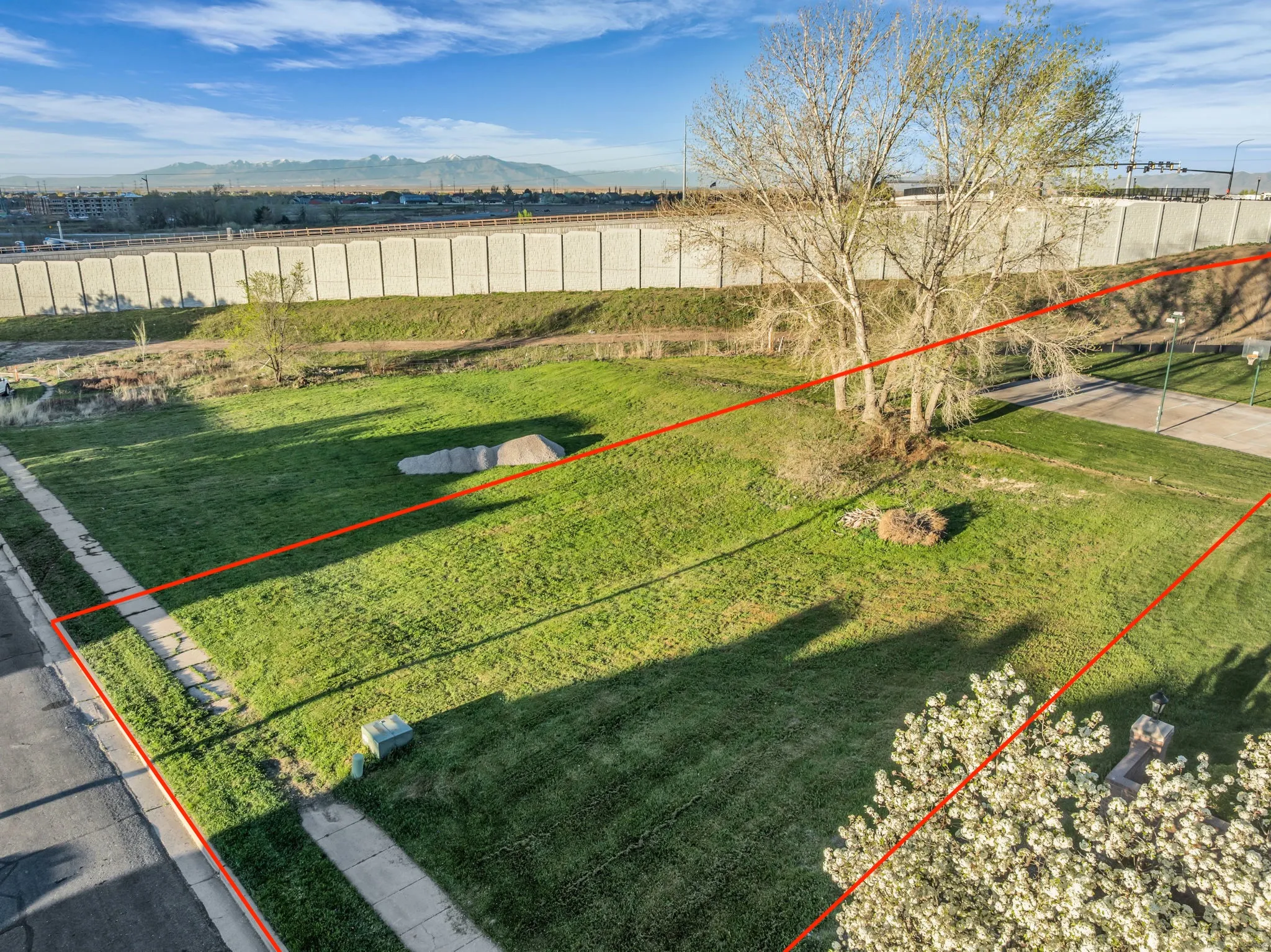 Aerial overview of property's location featuring property parcel outlined and a mountain backdrop