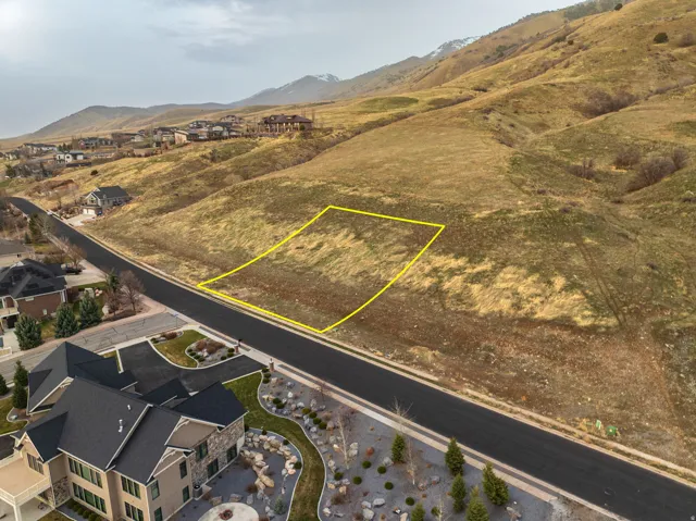 View of property location featuring a mountain backdrop and property boundaries highlighted