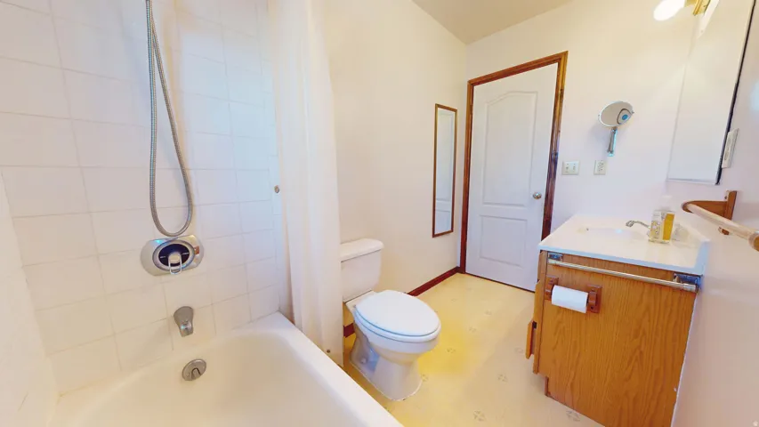 Full bathroom on level 1.