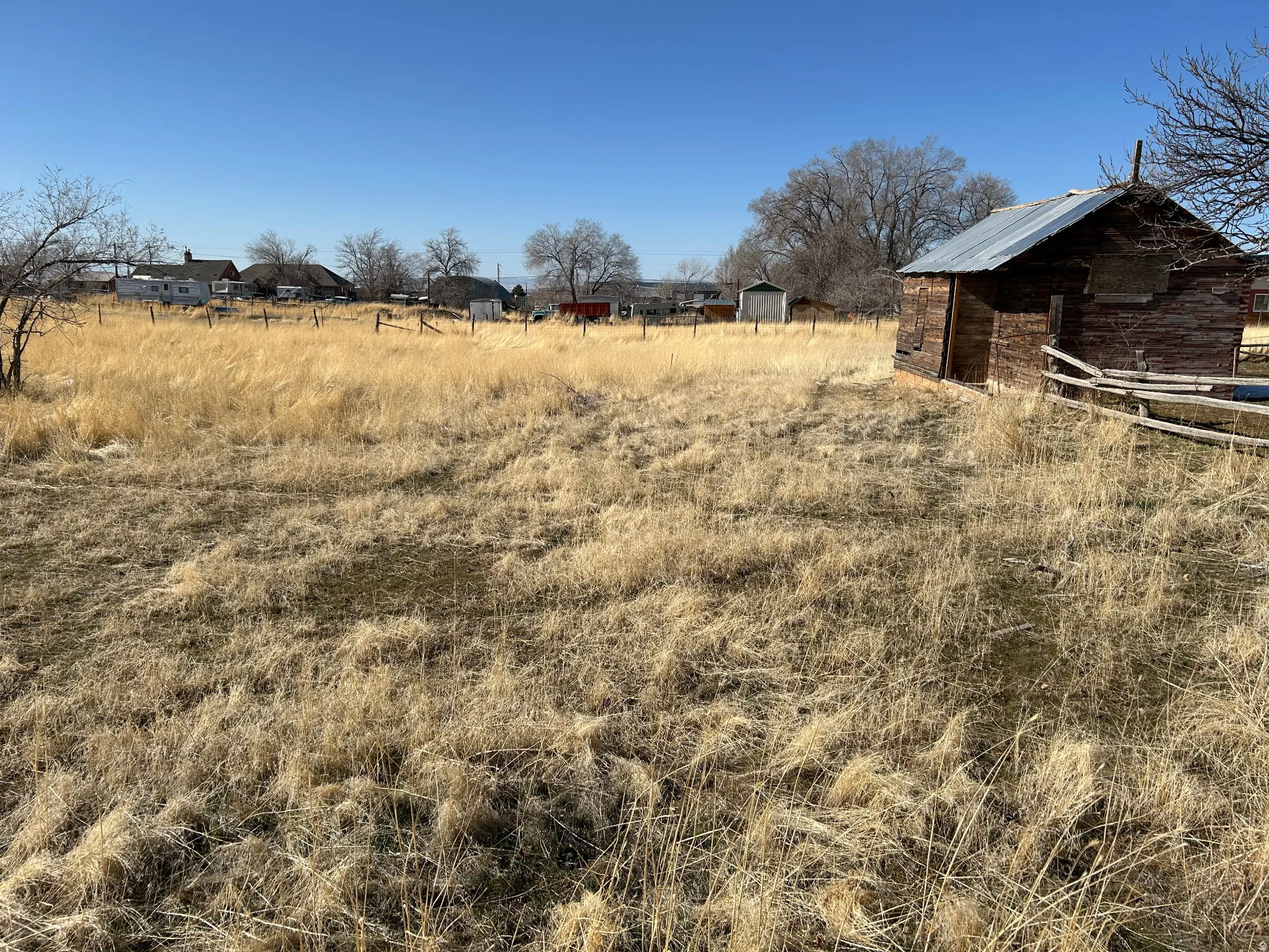 View of yard featuring an outdoor structure and a rural view