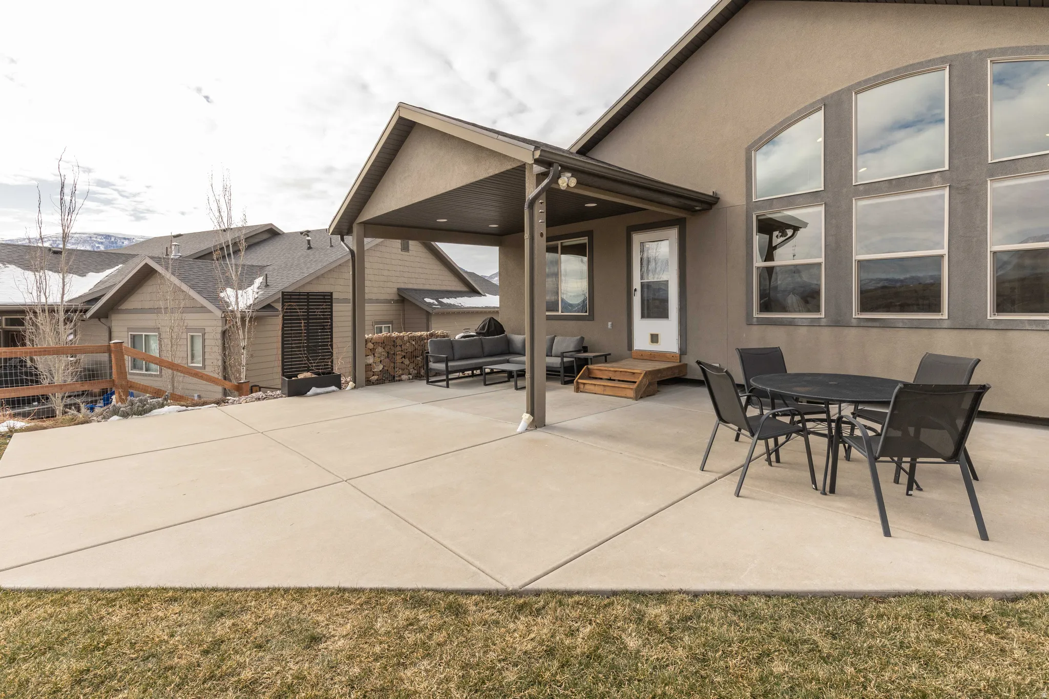 View of patio / terrace with outdoor lounge area
