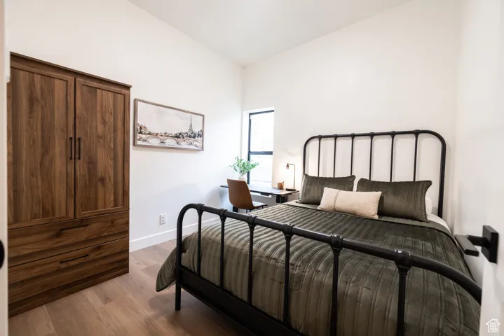 Apt. #4 Bedroom with Queen bed