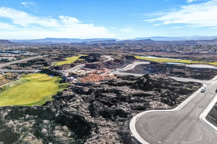 2442 S South Village Dr, Santa Clara, Utah 84765