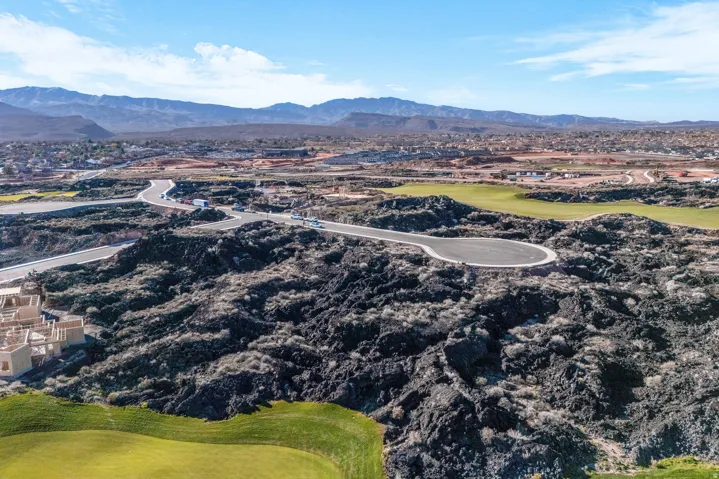 2442 S South Village Dr, Santa Clara, Utah 84765