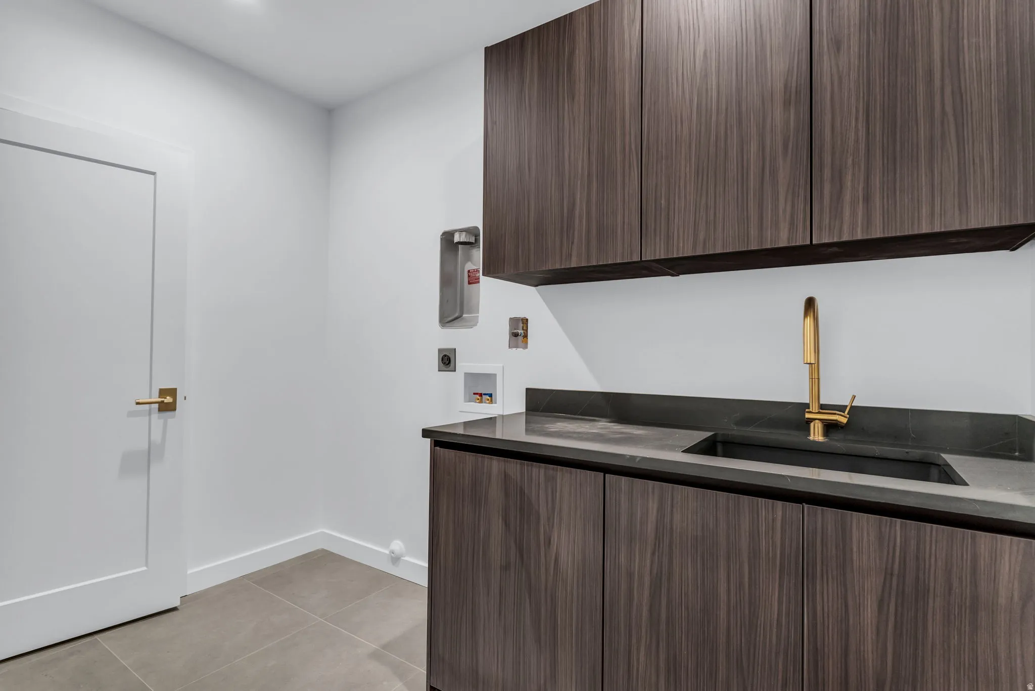 Laundry room with washer hookup, light tile patterned floors, and electric dryer hookup