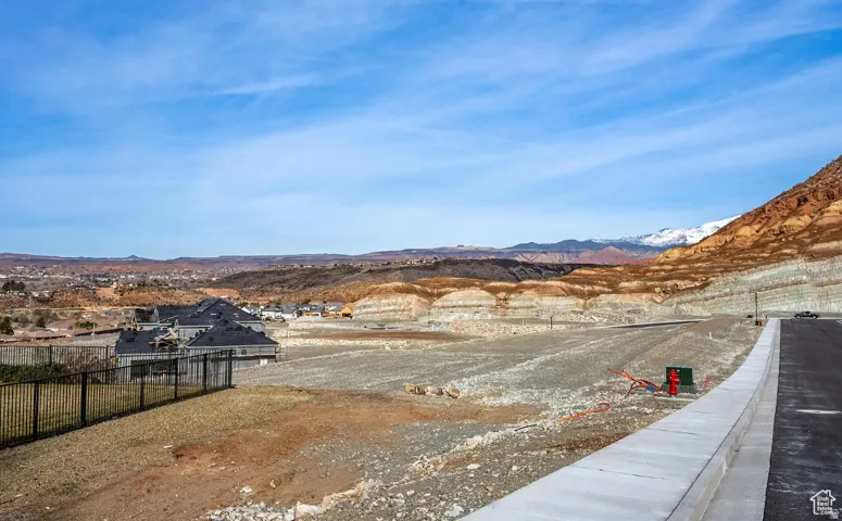 View of yard featuring a mountain view