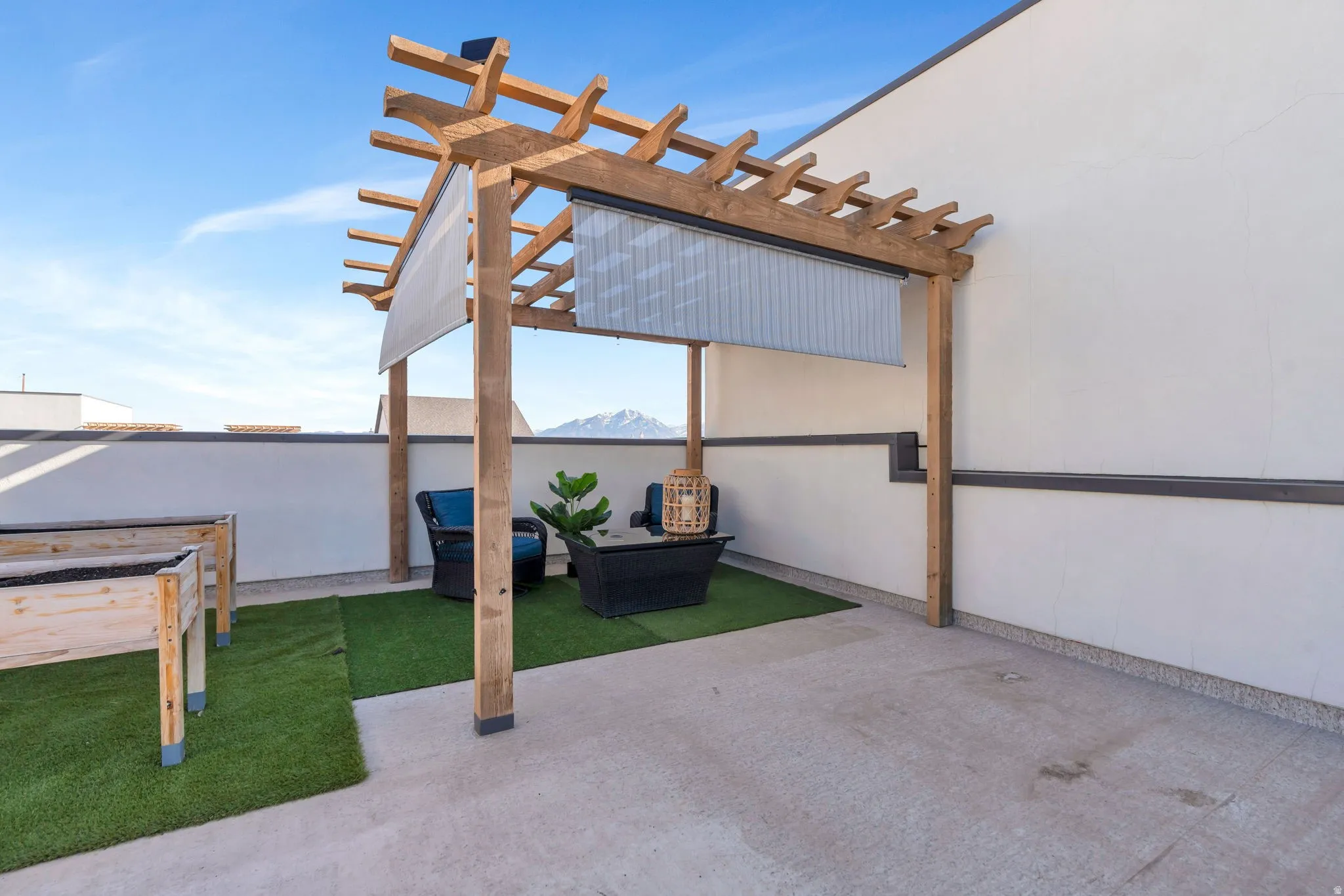 Perfect space for relaxing, featuring pull down shades