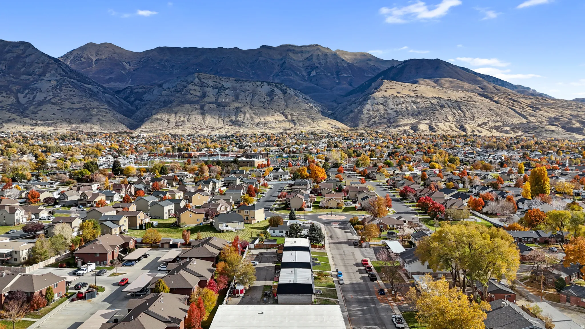 Aerial view of residential area featuring a mountain backdrop