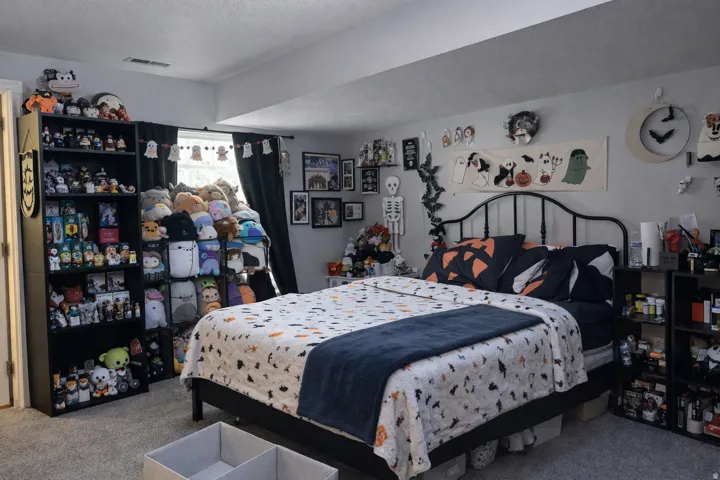 Bedroom featuring carpet flooring and a textured ceiling