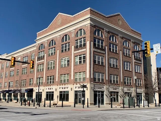 View of apartment building / complex
