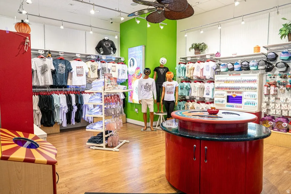 Miscellaneous room featuring rail lighting and ceiling fan