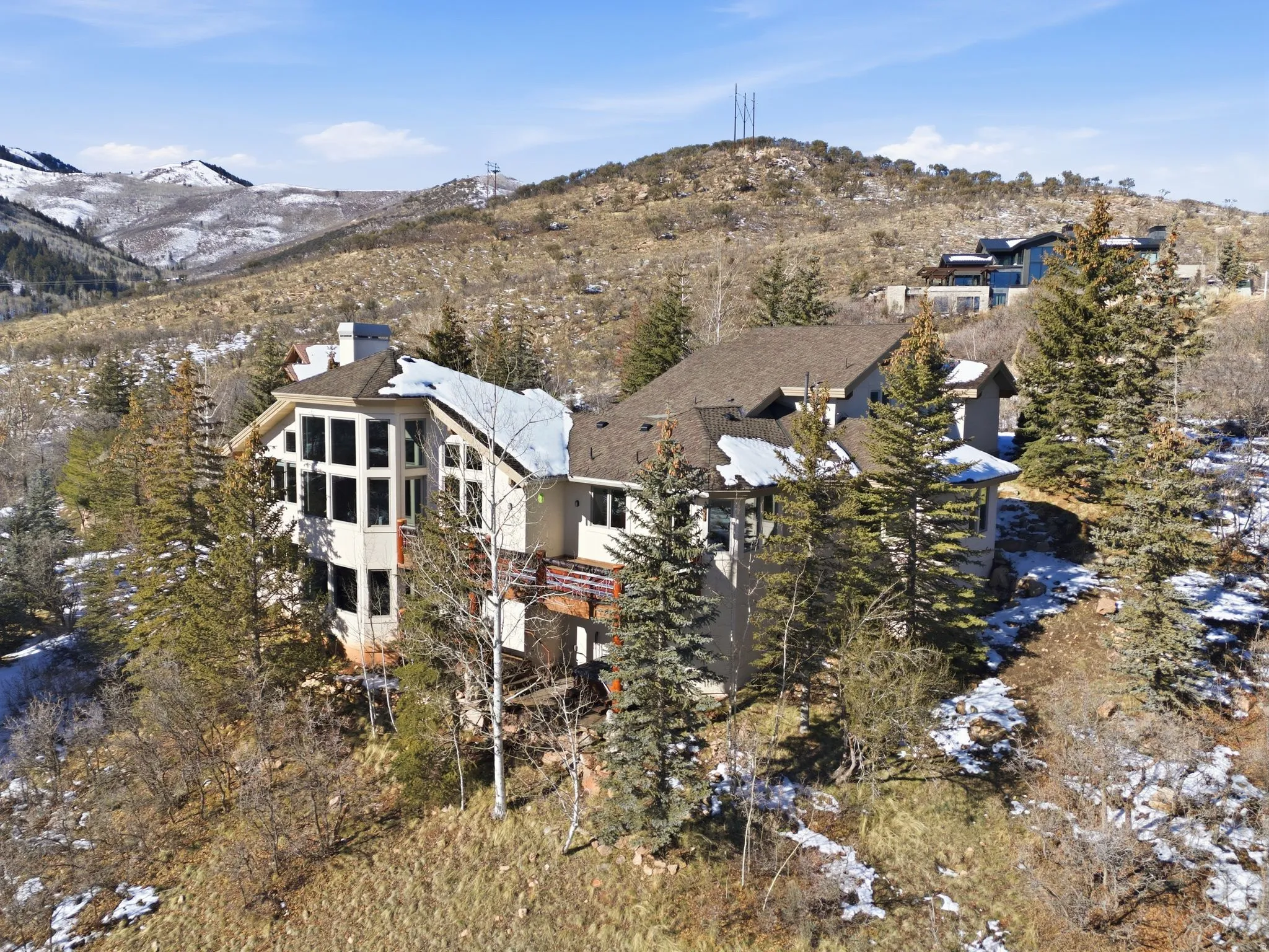 Snowy aerial view with a mountain view