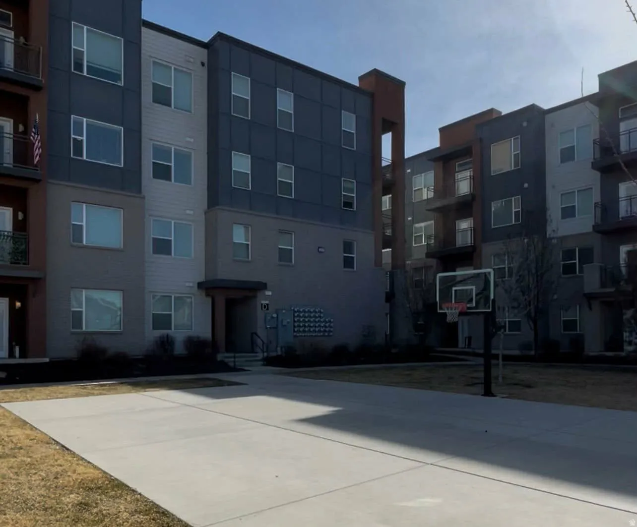 View of apartment building / complex