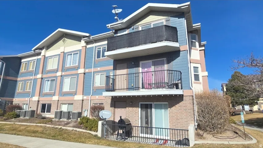View of apartment building / complex