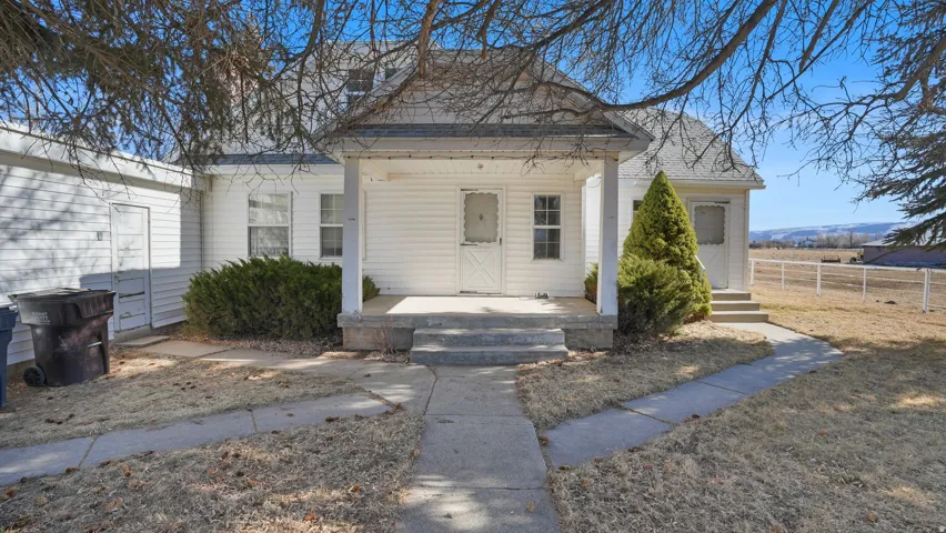View of front of home featuring a porch
