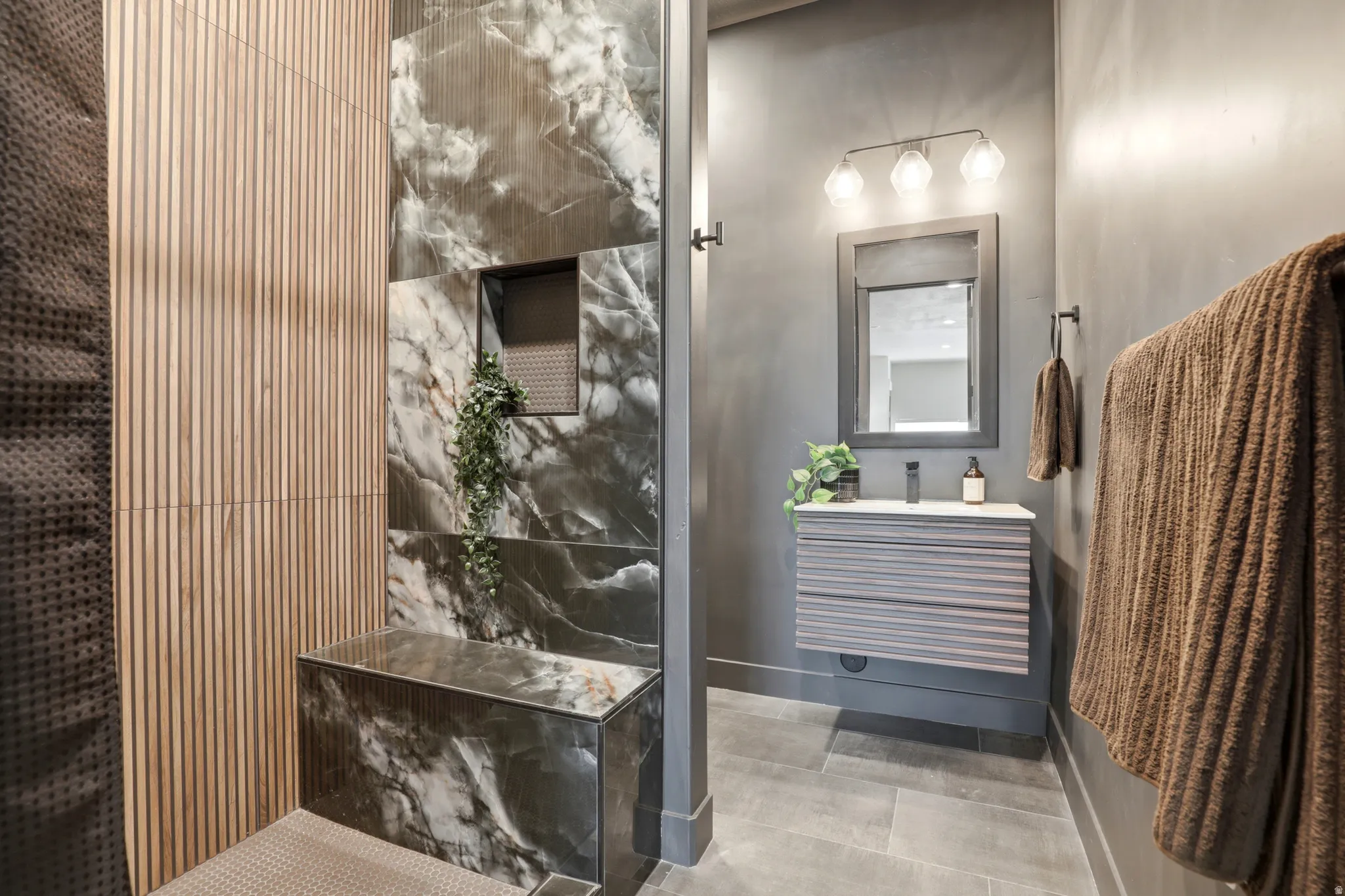 Guest house bathroom