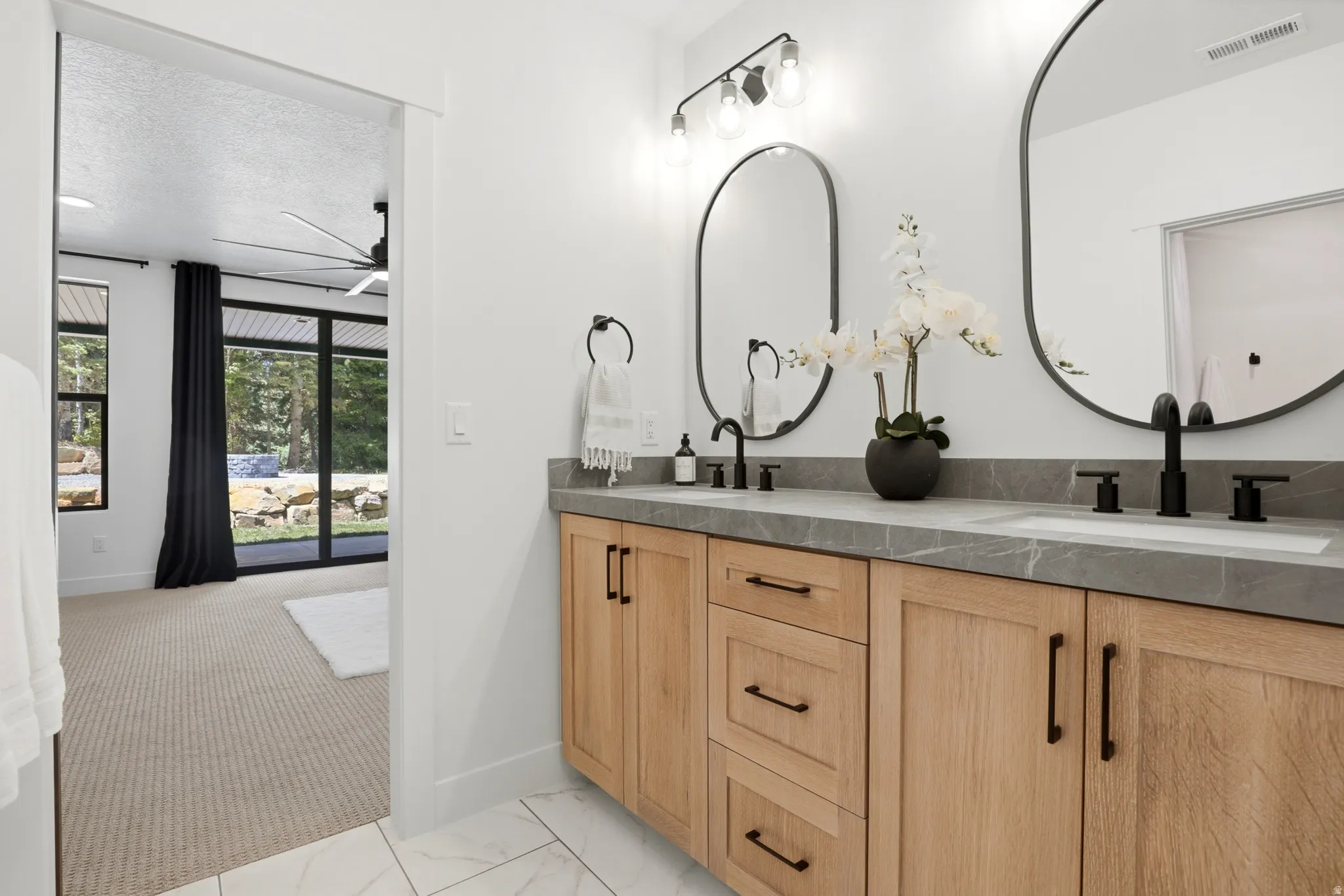 Dual vanity