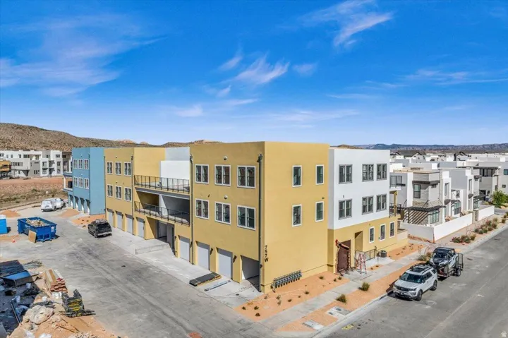 View of apartment building / complex