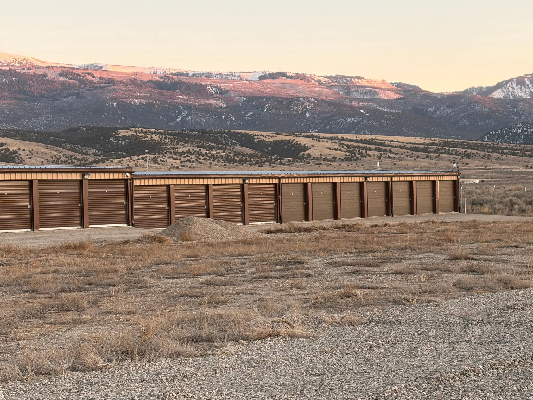 Yard at dusk featuring an outdoor structure and a mountain view
