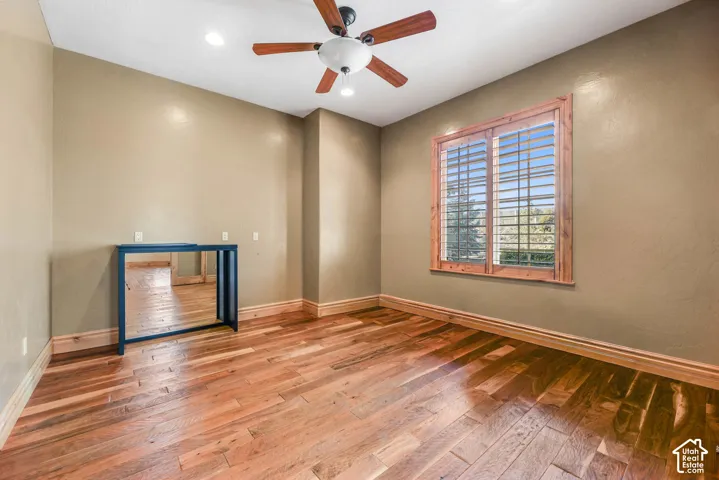 Unfurnished room with light wood-style flooring, ceiling fan, and recessed lighting