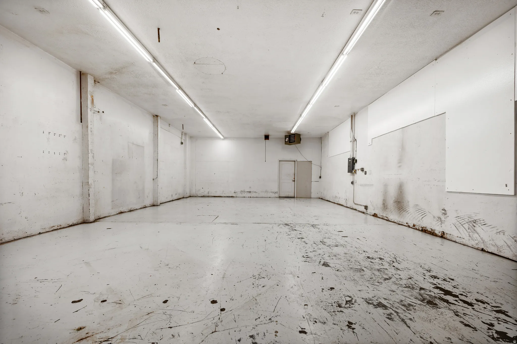 Miscellaneous room featuring a heating unit