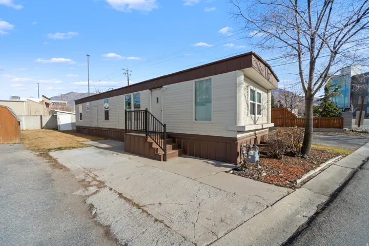 View of manufactured / mobile home