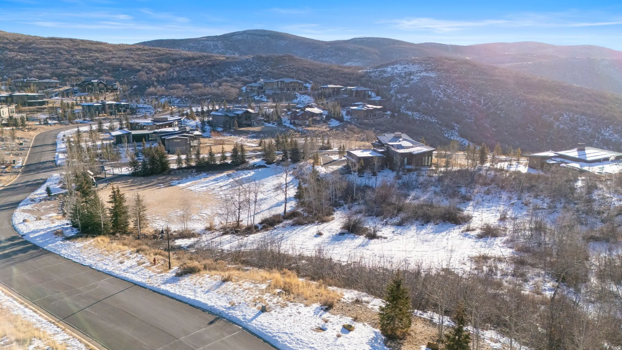 Snowy aerial view featuring a mountain view