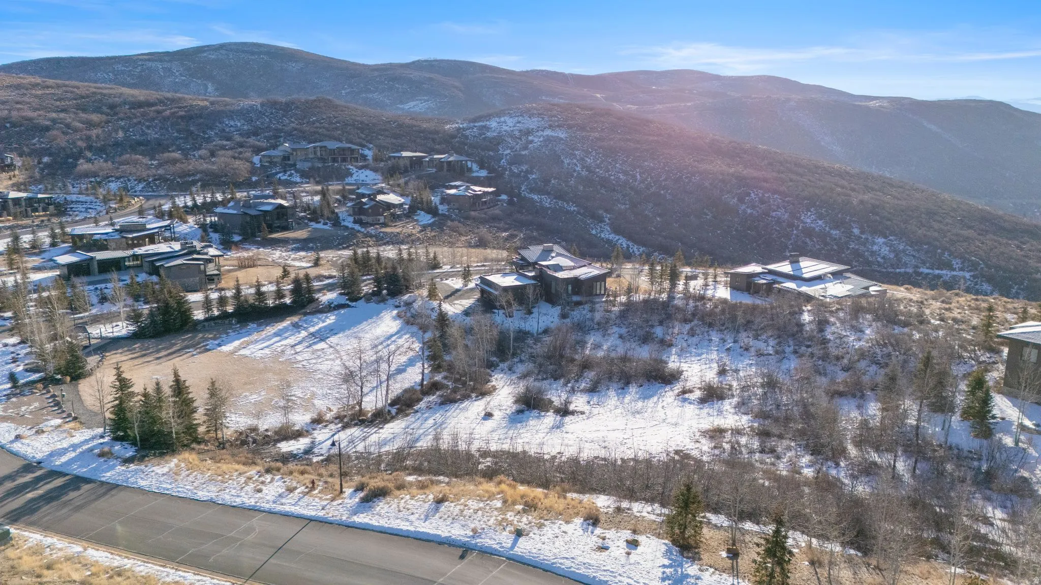 Snowy aerial view with a mountain view