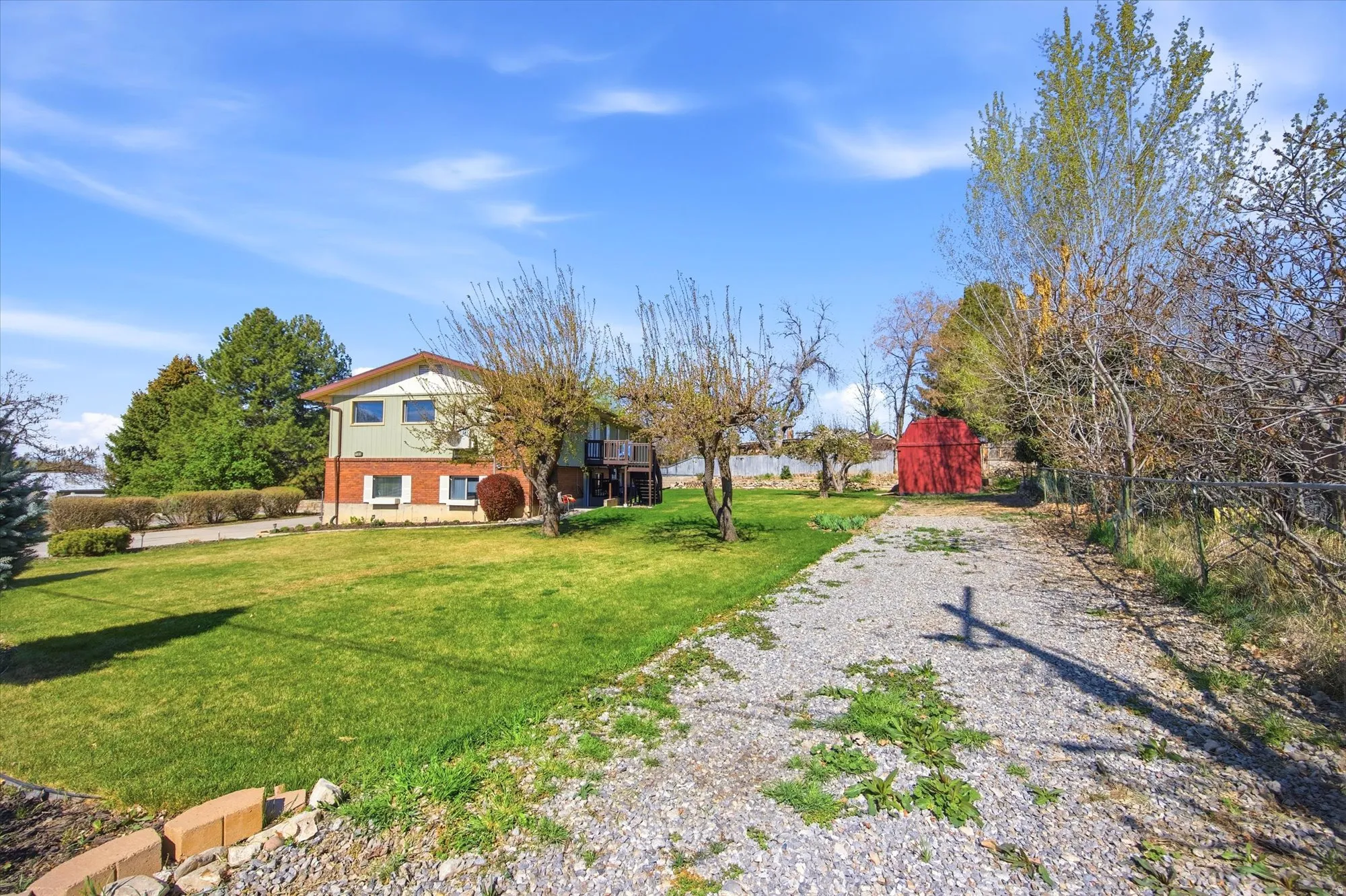View of yard featuring an outbuilding, a barn, and driveway