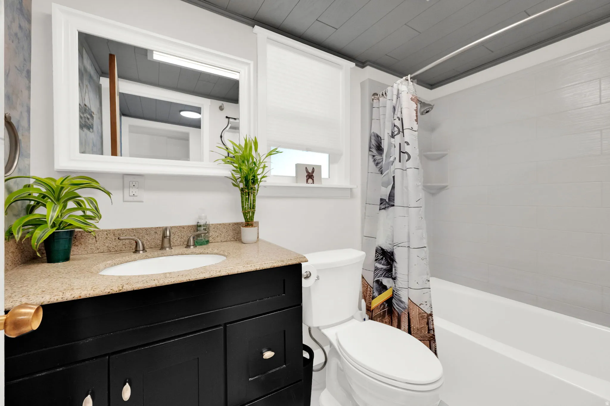 Full bath with vanity and shower / bath combo