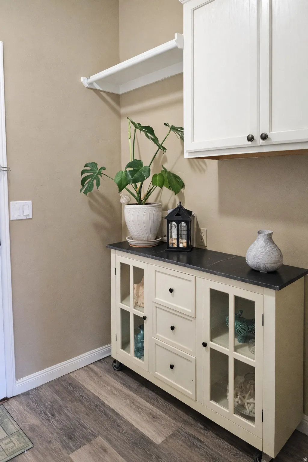 Large Mud Room and Adjoining Laundry