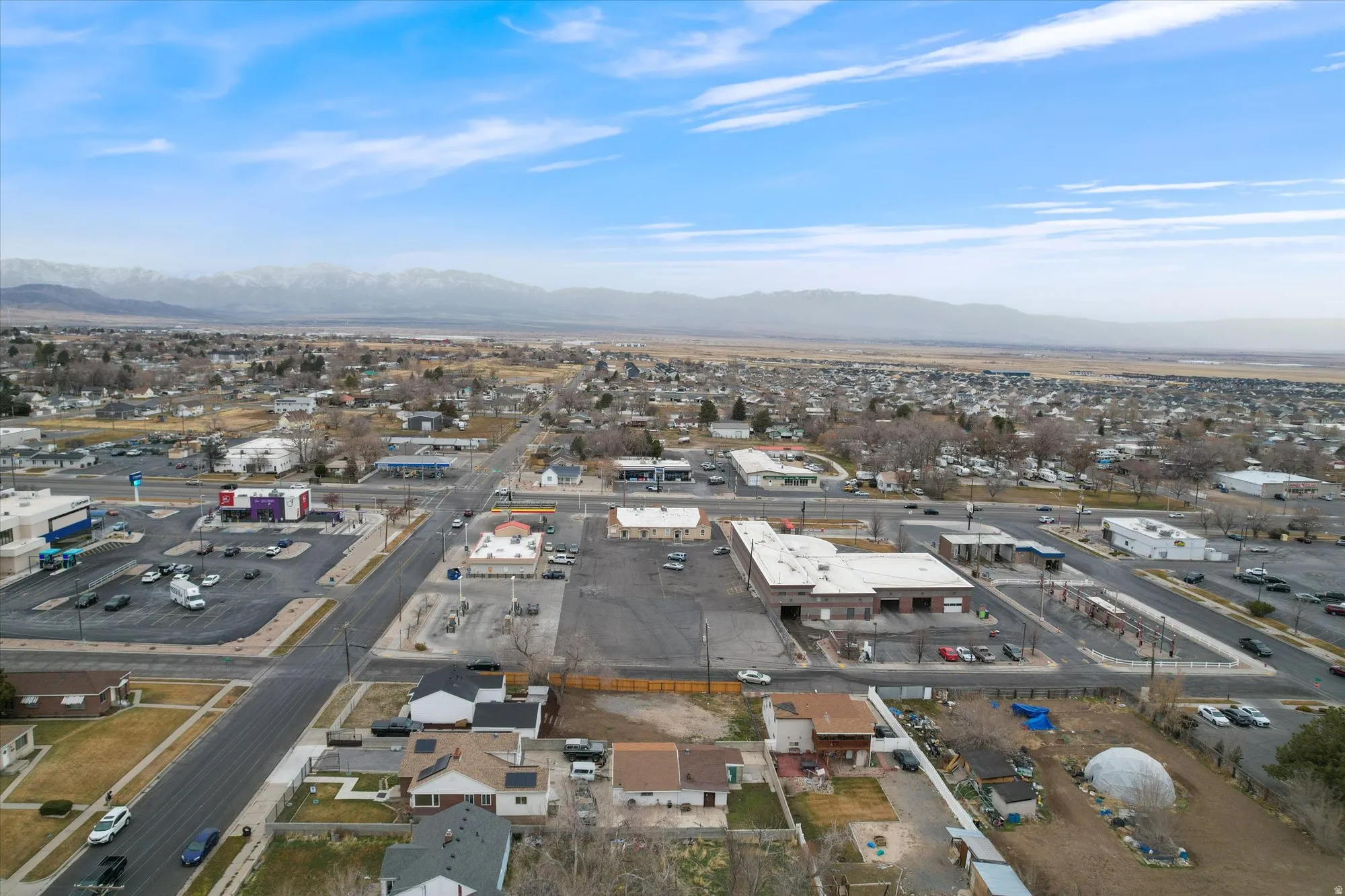 Aerial view of property's location with a mountain backdrop