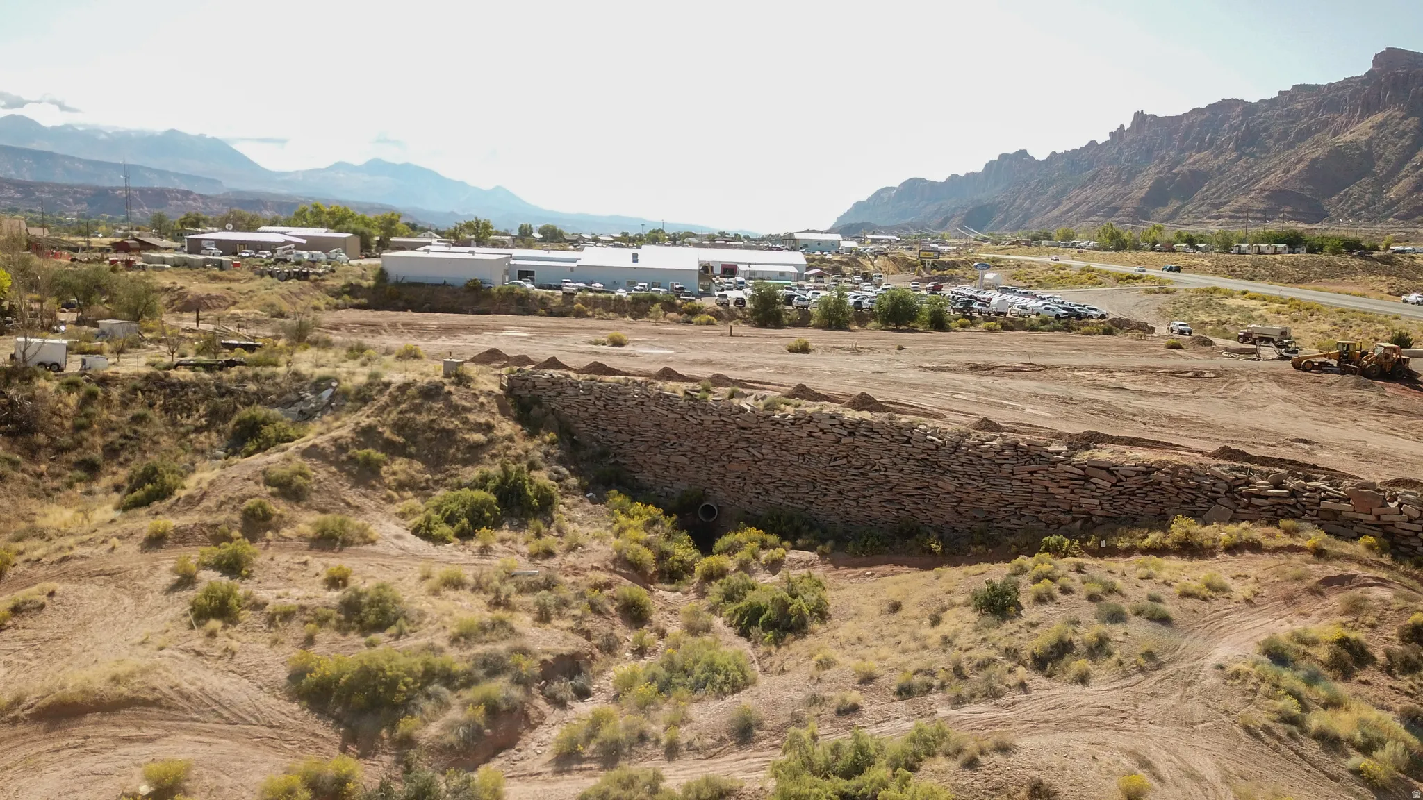 View of mountain background with a desert landscape