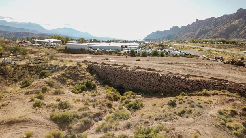 View of mountain background with a desert landscape