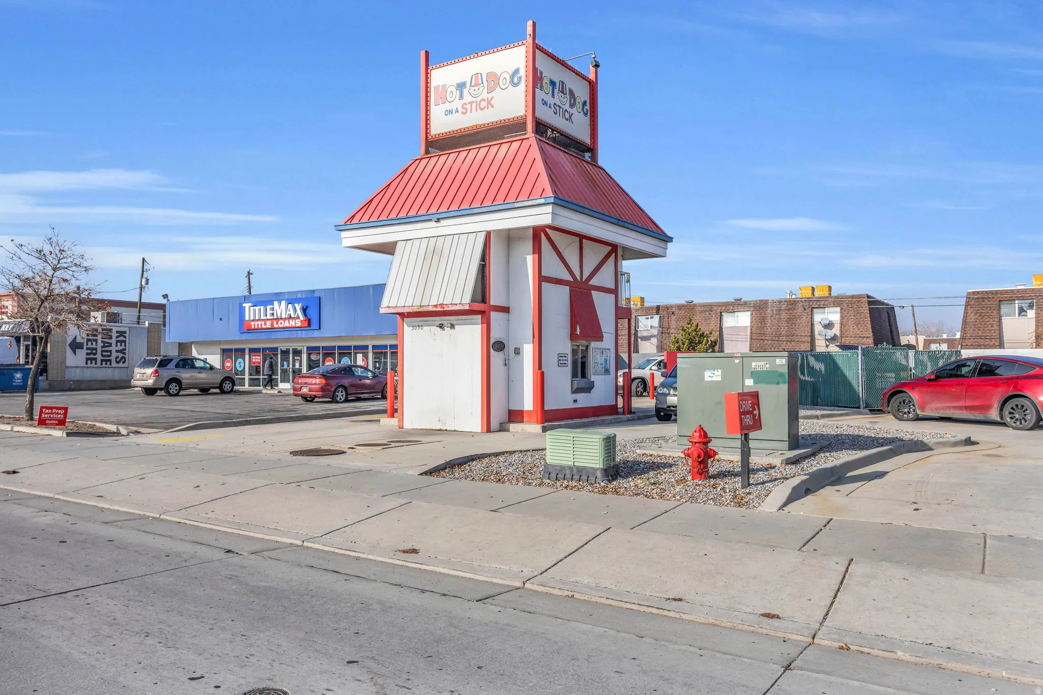 View of commercial location with uncovered parking