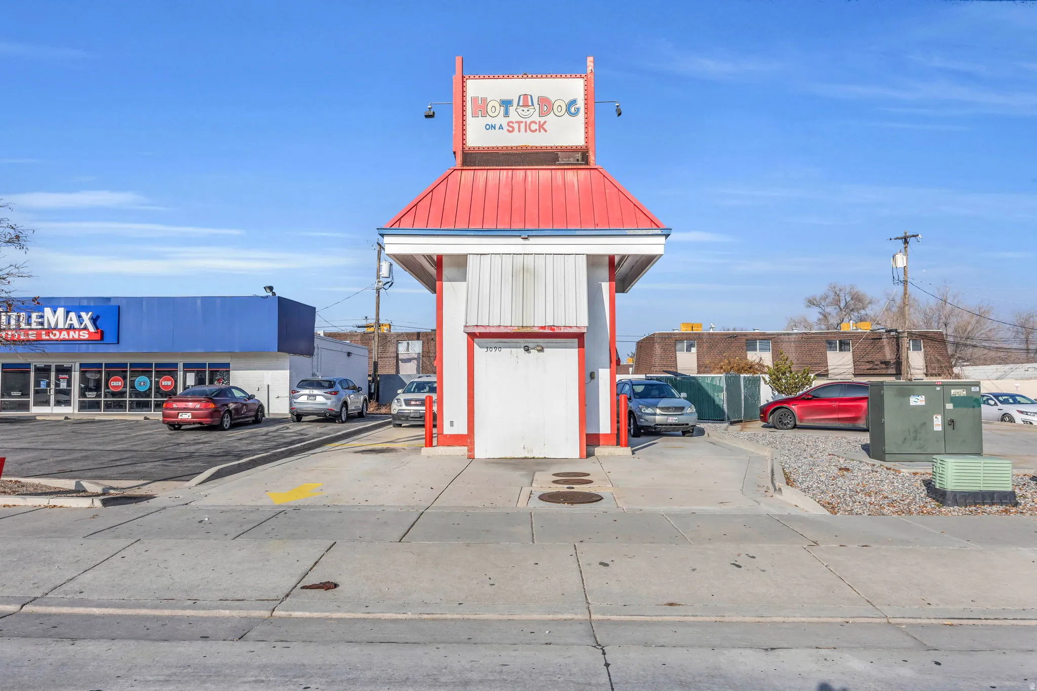 View of commercial location featuring uncovered parking