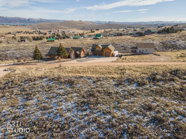 Aerial view of property's location featuring mountains