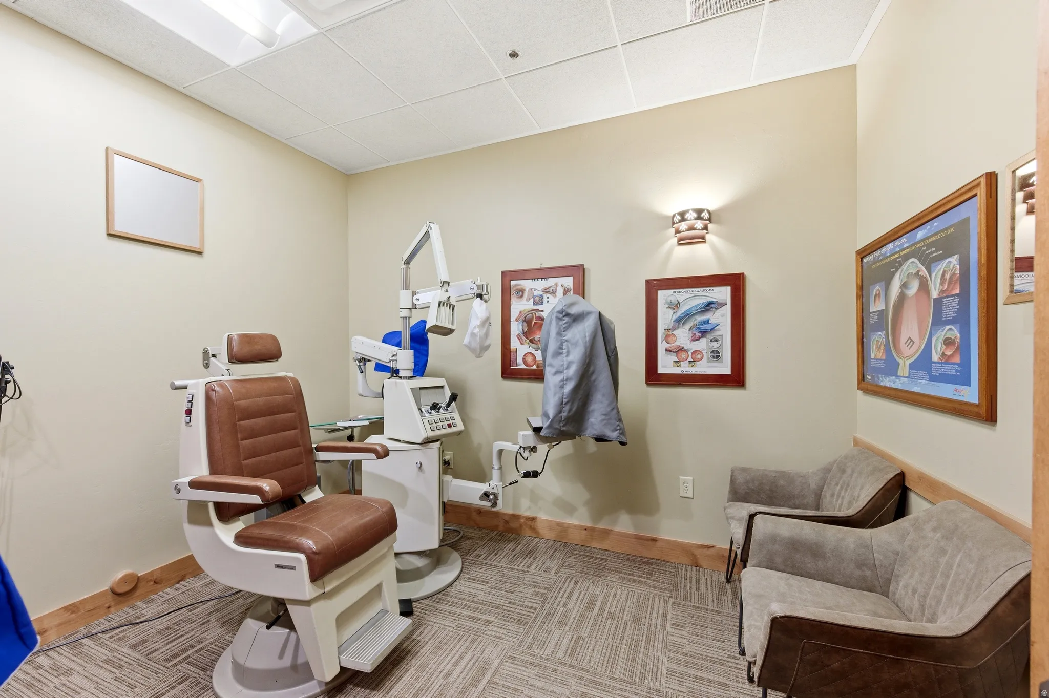 Sitting room featuring a drop ceiling