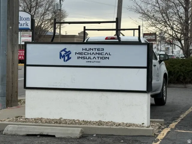 300 W Marquis Signage