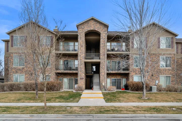 View of apartment building / complex