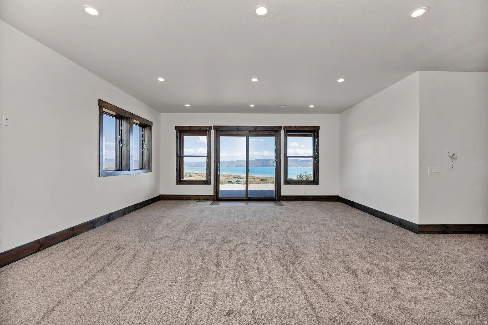 Empty room featuring light carpet and recessed lighting